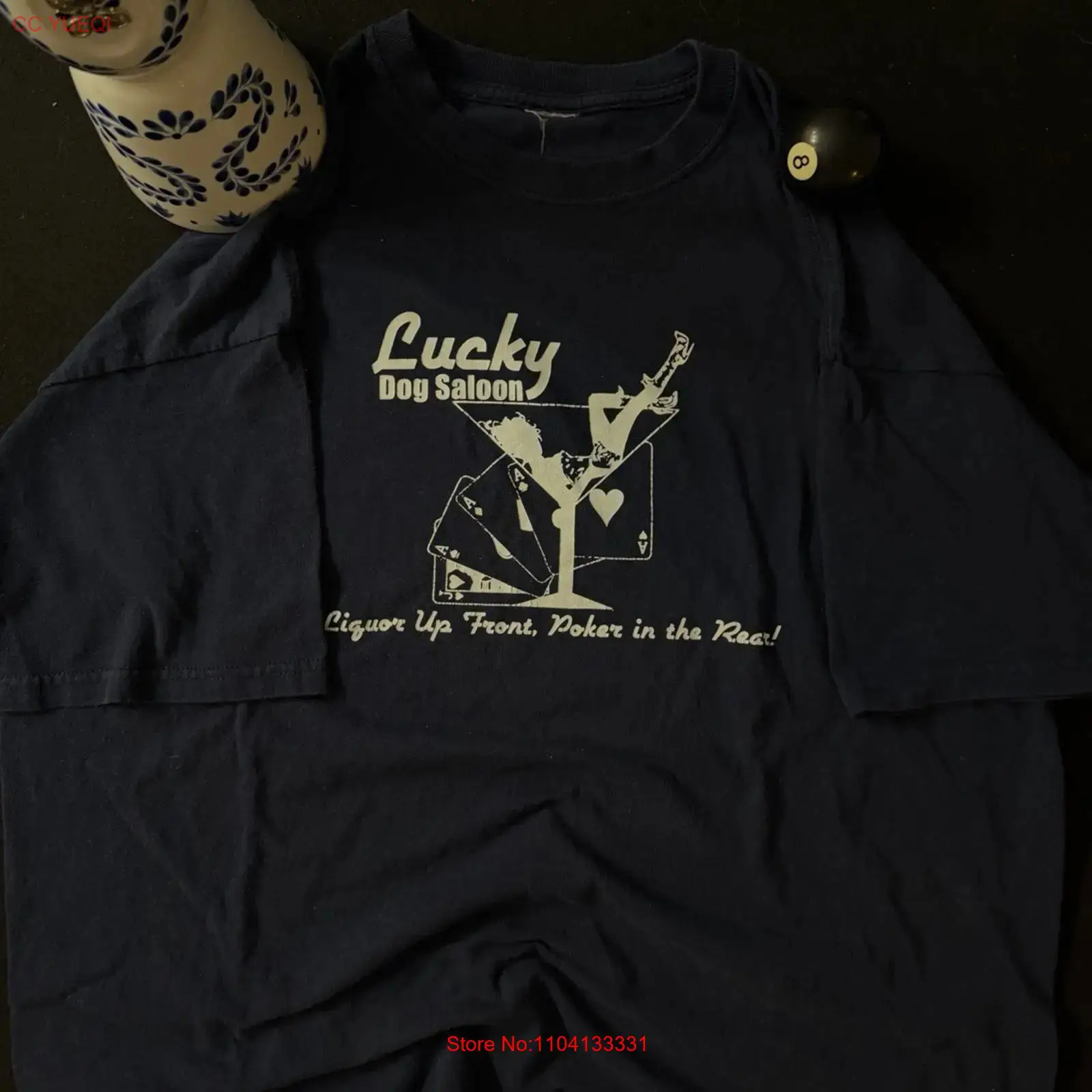 Vintage Vegas Fashion - เสื้อยืดวินเทจยุค 90 ลาย Lucky Dog Saloon