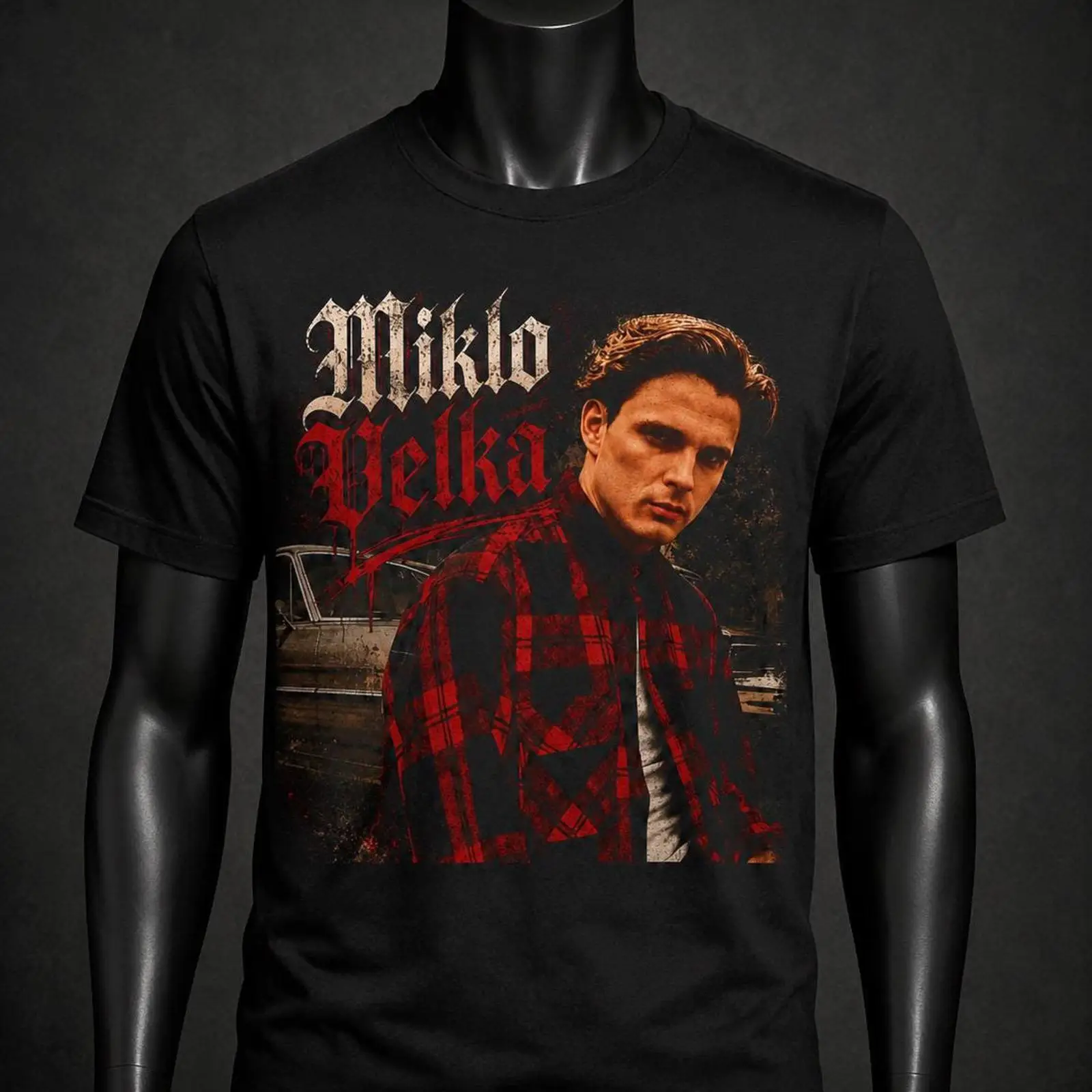 Vintage Fashion Font - เสื้อยืดสีดำพิมพ์ลายตัวอักษรโกธิค Miklo Velka ลายสก็อตวินเทจ สไตล์ลำลอง ลุควินเทจ
