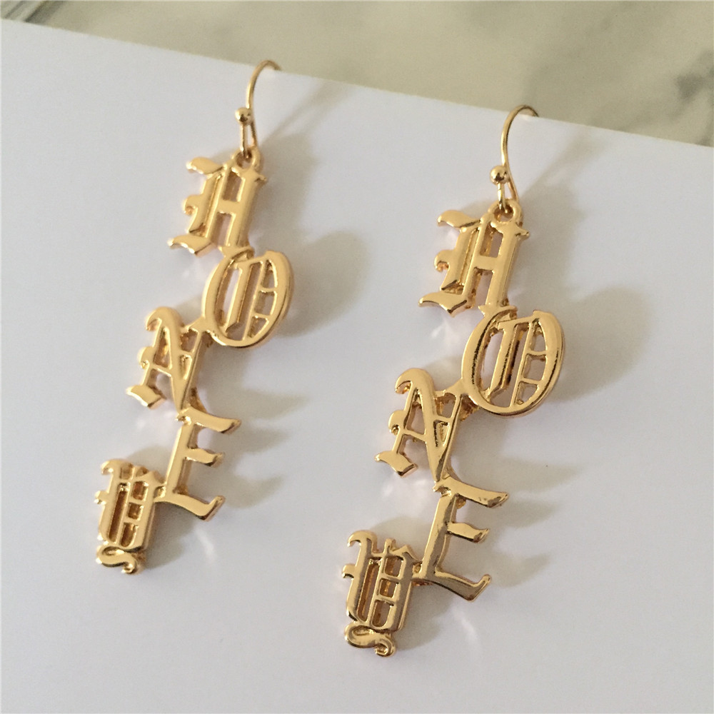 ต่างหูห้อยรูปตัวอักษรสีทองแบบอ - Vintage Fashion Font บทวิจารณ์และราคา