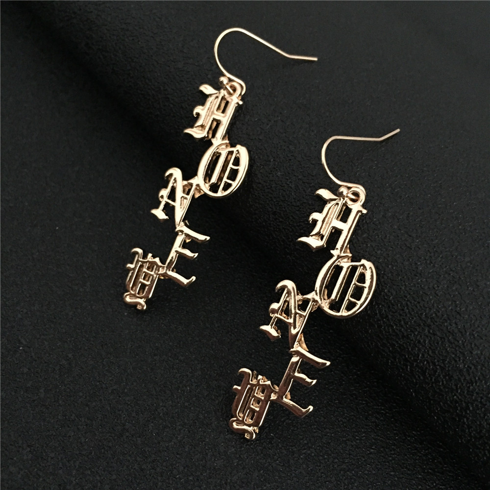 ต่างหูห้อยรูปตัวอักษรสีทองแบบอ - Vintage Fashion Font บทวิจารณ์และราคา